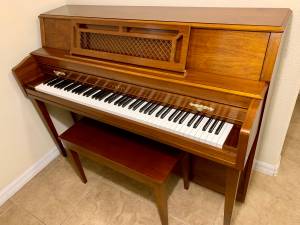 Amazing Yamaha Piano - Model M304+Free delivery! (Free delivery!)