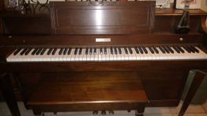 Baldwin piano and bench (Newberry)