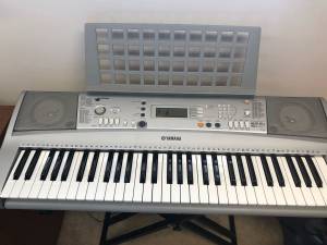 Yamaha portable electronic keyboard piano YPT-300