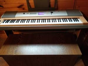 Yamaha Electric Piano (Brainerd)