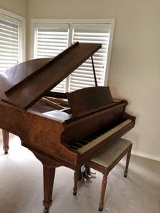 Baby Grand Piano FREE (Winchester)