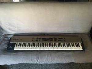 Roland RS-9 64 voice synthesizer keyboard (Tucson)