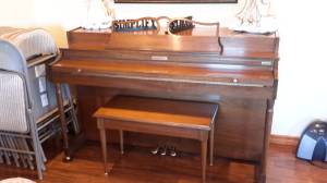 Baldwin Howard Spinet Piano price includes delivery 20 miles of Pasco (Pasco)