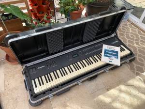 Alesis QS8 full-size 88-key, weighted, hammer-action keyboard (Hood River)