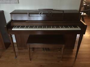 1978 Wurlitzer Spinet Piano Model 2111 (Cary)