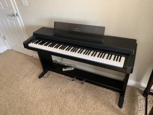 Yamaha Clavinova CLP-550 Electric Piano (Chico, CA)