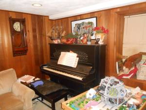 Steinway Upright piano (Newton ma)