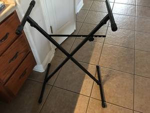 Music Keyboard Stand (south Austin by I-35 and Slaughter Ln)