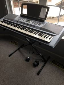 Yamaha 76 Key DGX202 keyboard w/Stand