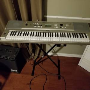 Yamaha Keyboard and Stand (Vicksburg)
