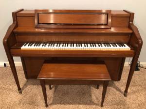 Upright piano