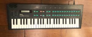 Yamaha DX100 Vintage FM Synthesizer + PSU (Hollywood)