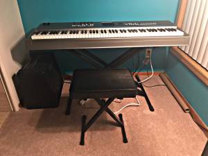 Yamaha MM8 keyboard/synth and Roland Amp - complete set up.