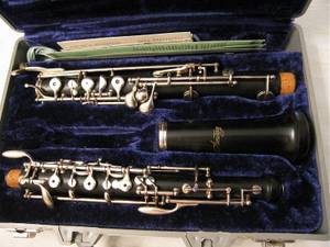OBOE, Armstrong student model....like new (Springfield MA)