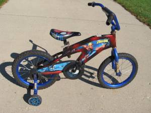 boys spiderman bike with training wheels (new berlin)