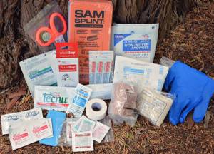 Deluxe Hiking First Aid Kit (Rescue)