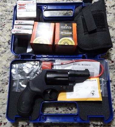 Smith and Wesson Governor .410 45LC and 45ACP