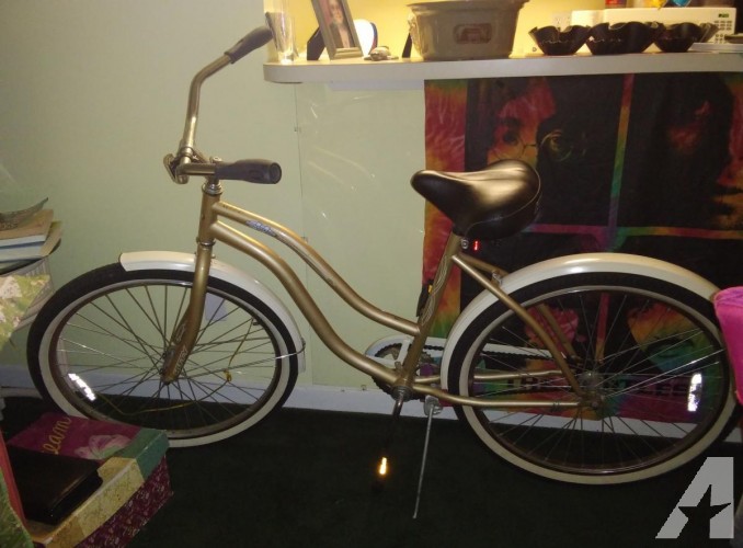 Gold excellent condition beach cruiser ..huffy....gold tires great