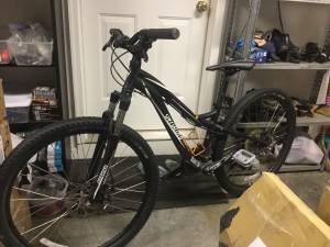 Specialized womens mountain bike w/ disc brakes (Roanoke)