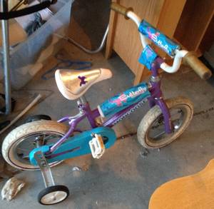 Bike - very small girls bike with training wheels (Columbus, Ohio)