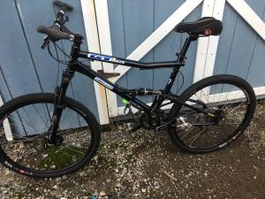 GT I drive 4 4.0 Mountain Bike Like New!!