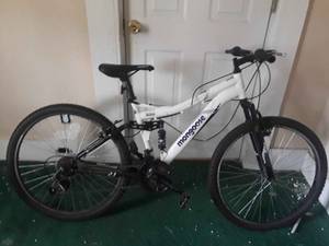 Mens mongoose ALUMINUM MOUNTAIN BIKE (5th st and myrtle ave 32209)