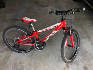 Trek MT220 mountain bike 24