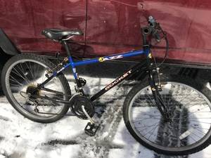Rocket Jazz kids mountain bike with 24 tires (Valley Forge)