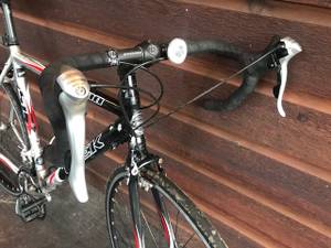 TREK Road Bike - 18 frame - New SIDI shoes - New Shimano pedals (Lake Placid