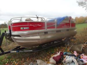18 foot fishing pontoon boat (milton)