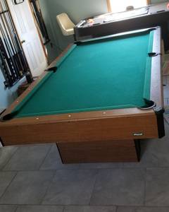 8ft pool table (Danville)