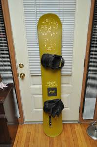 167cm Snowboard + Bindings 166 cm Snow Board (NE Portland)