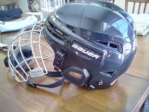 Bauer junior hockey helmet (Adams)