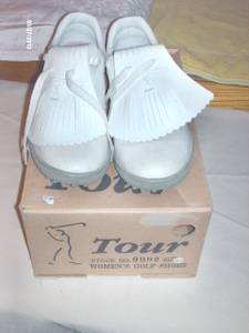 Women's golf shoes 8 1/2 (Upton, Ma)