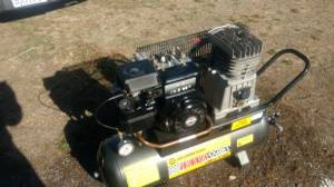 5 HP gas powered compressor LIKE NEW (Chattaroy)