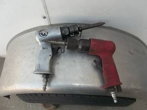 2 Working Air Powered Air Chisels (Columbia,MO)