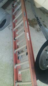 Used 16 ft fiberglass extention ladder (Mandarin)