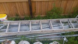 Used 12ft Aluminum extention ladder (Mandarin)