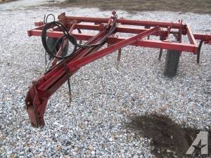 International 10 shank chisel plow - $700 (Kirksville)