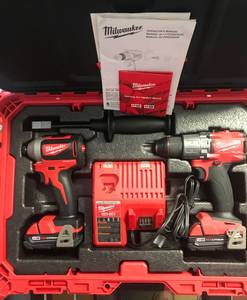 Milwaukee 1/2 hammer drill and 1/4 impact driver (Rincon)