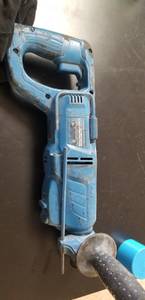 Makita Hr2641 rotary hammer (5020 S Shields okc OK 73129)