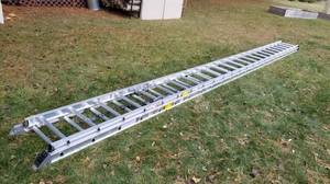 like new Werner 48 ft. 300lb rated aluminum extension ladder (woodstock il)