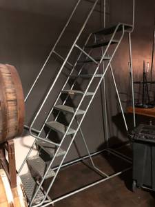 Rolling Ladder (montebello)