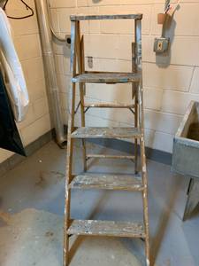 5' Wooden Step Ladder (Brooklyn Park)