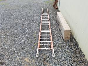 28 extension ladder (Newberg)