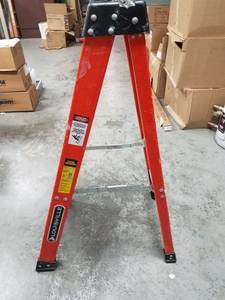 4 foot Louisville Ladder type 1AA 375 lb rating