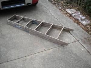 WOOD STEP LADDER 6 FOOT TALL HEAVY DUTY IN GREAT CONDITION! (Atlanta)