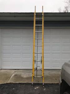 Louisville Ladder Fiberglass 20 ft FE5220 Type I 250 lbs (Groveport, OH)