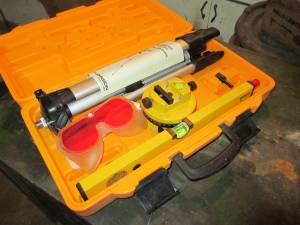 Johnson Level & Tool Co. Laser Level Kit Model 9100/40-0909 W/ Hard Ca (Vadnais