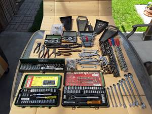 Assorted sockets, wrenches, holders (Goleta)